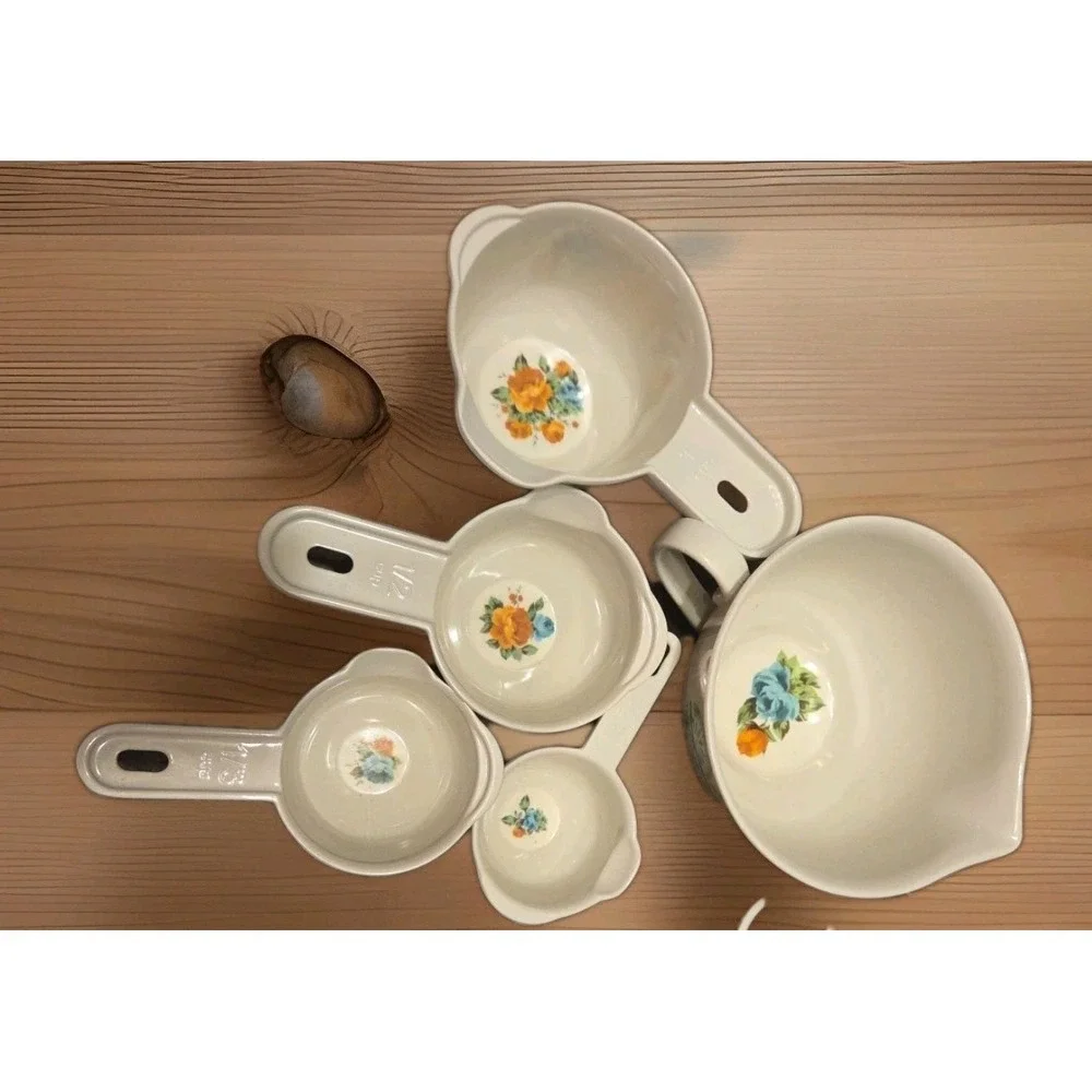 The Pioneer Woman CLARA Green Melamine 2 C. Measuring & Nesting Measuring Cups